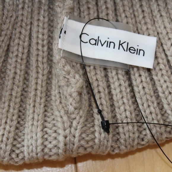 CALVIN KLEIN Knit Pom Pom Beanie Hat - Picture 3 of 3